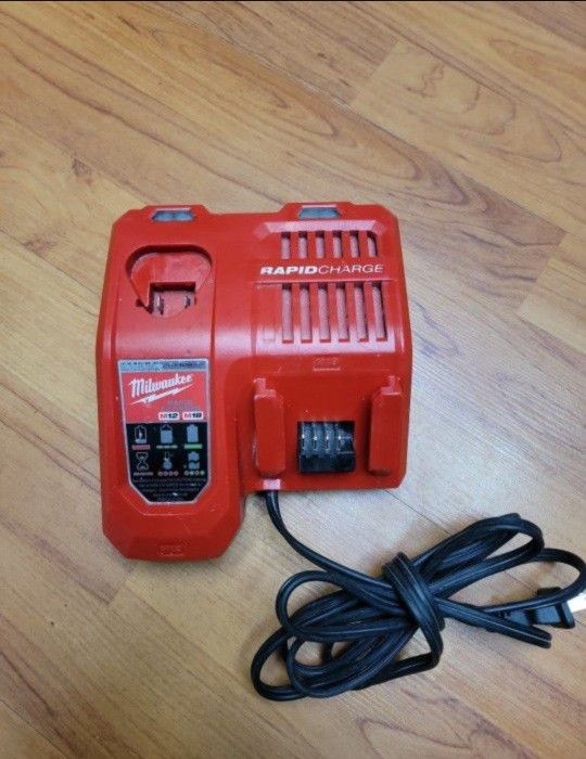 MILWAUKEE 12/18V RAPID CHARGER PERFECT CONDITION