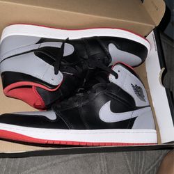 Nike jordan 1 mid