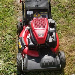 

TB210 Self-Propelled Lawn
Mower