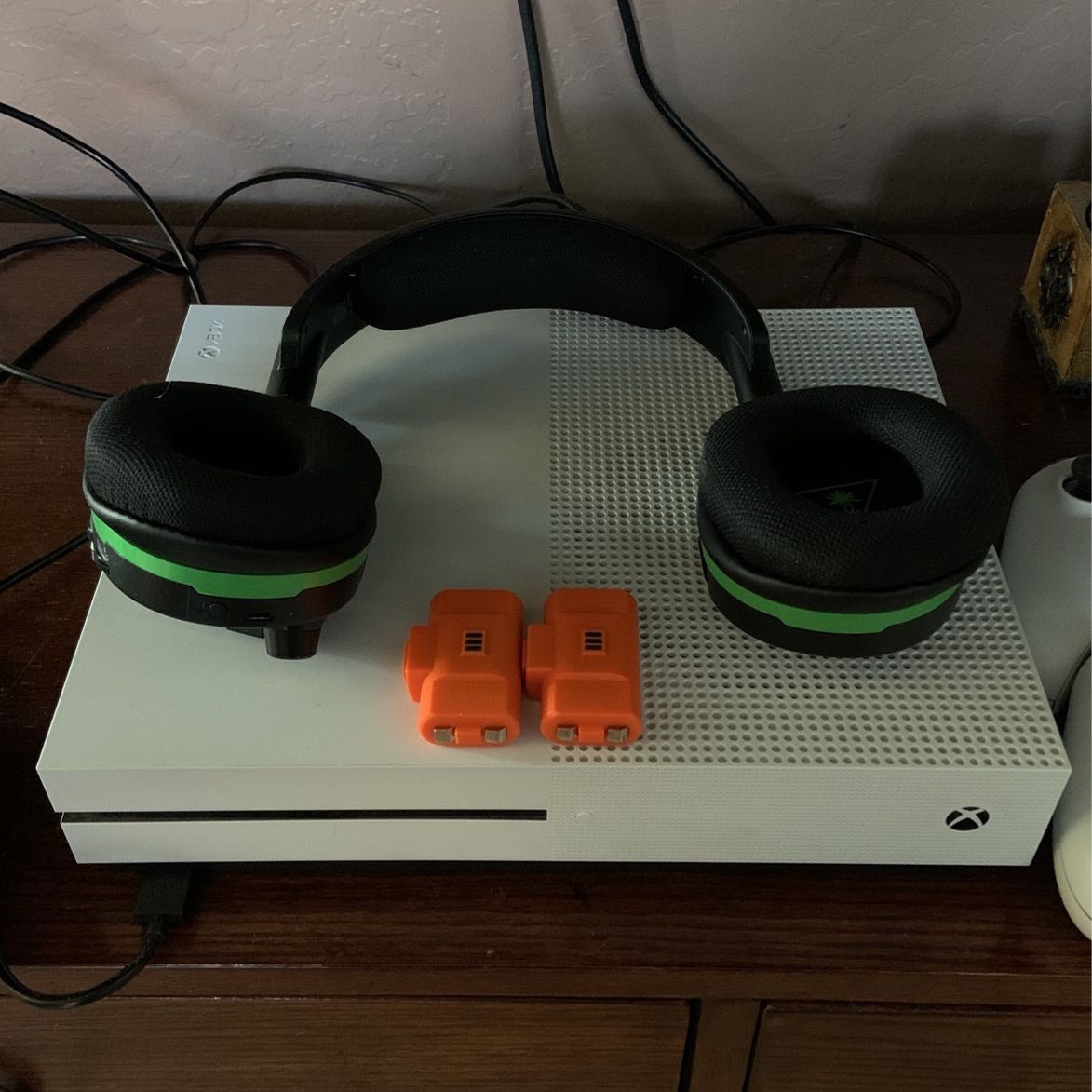 Xbox One, Turtle Beach Wireless Headphones, 3 Controllers and 2 Rechargeable Battery Sets