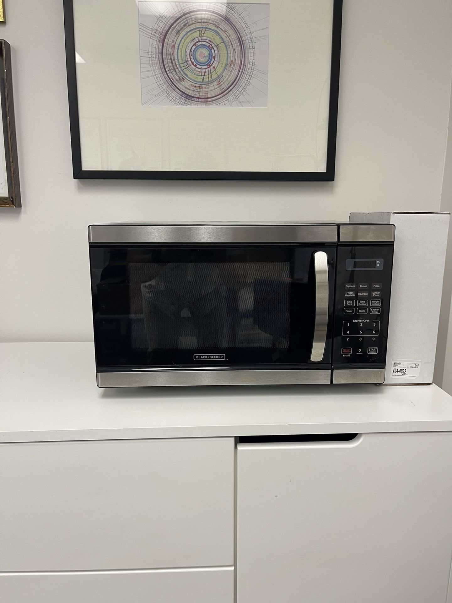 BLACK+DECKER Microwave Like New Model EM031M2SD