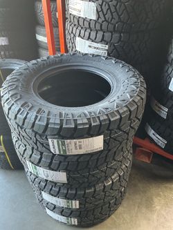 285 70 17 Kumho road venture RT