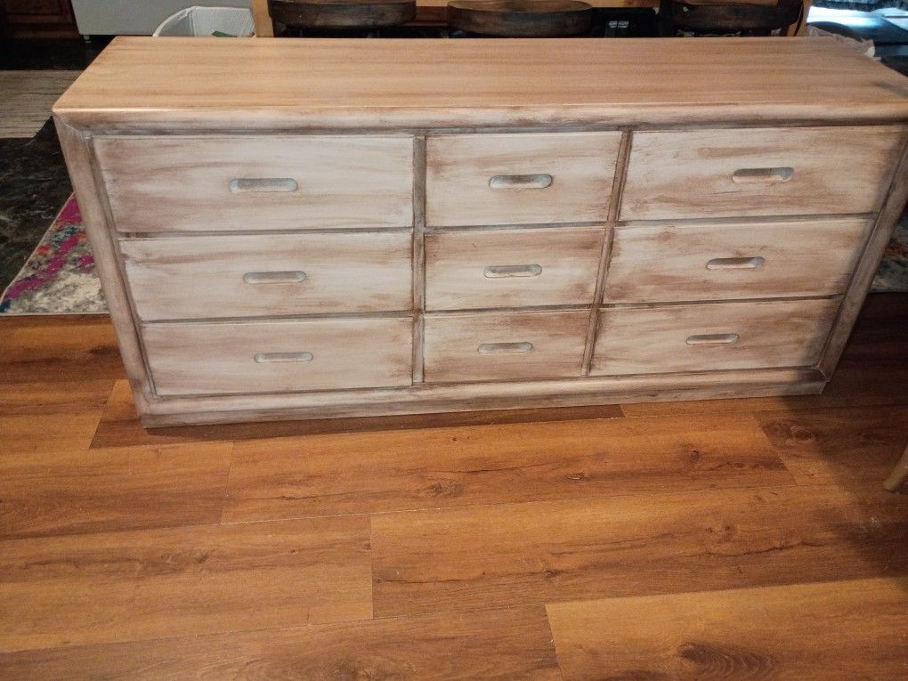 Dresser