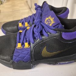 Basketball Sneakers - NIKE MENS 11