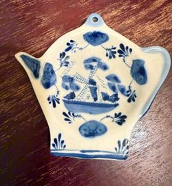 Delft Blue Handpainted Teapot Tea Bag Holder Spoon Rest