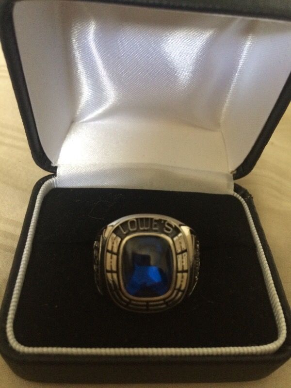 LOWES 10K WHITE GOLD RING