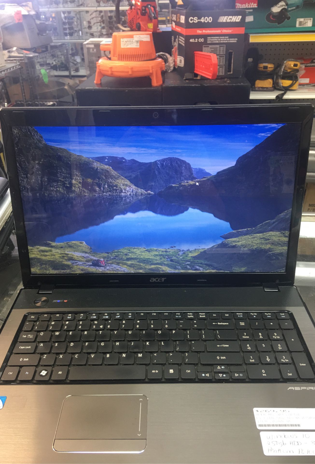 Acer 17” computer laptop windows 10 250gb HDD 3gb Ram pentium 6100 2.00ghz