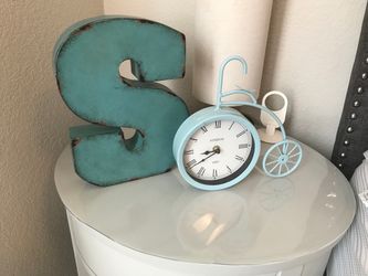 Shabby chic metal letter decor & fam house clock