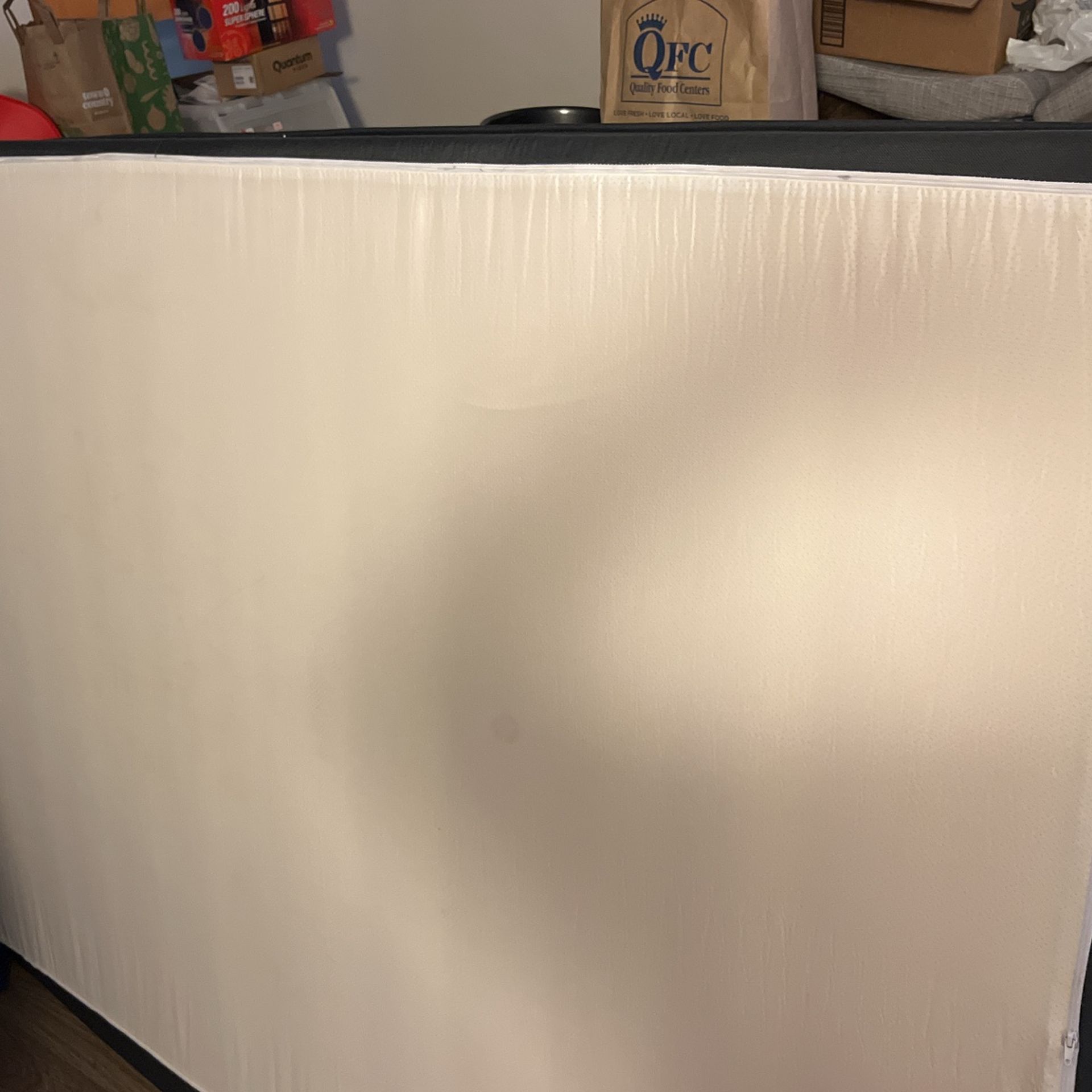 Queen Size Memory Gel Mattress Almost New Condition