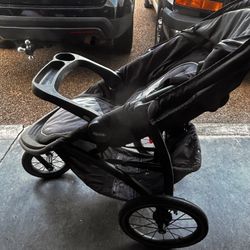 Stroller With Large Wheels.  Great For Park And Exercise 