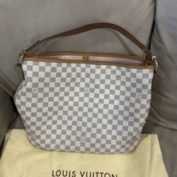 Authentic Pre-loved  Louis Vuitton. 