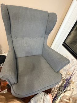 Gray Wingback Accent Chair – Modern & Comfortable