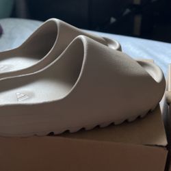 Yeezy Slides Pure