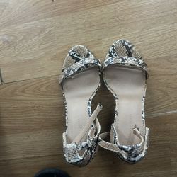 Heals Size 5