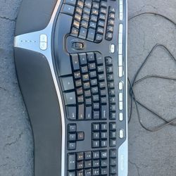 Microsoft Natural Ergonomic Keyboard 4000 v1.0 KU-0462 USB Model 1048