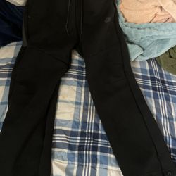 Black Nike Tech Pants (Medium Men’s) 