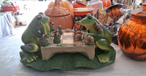 Frogs playing chess