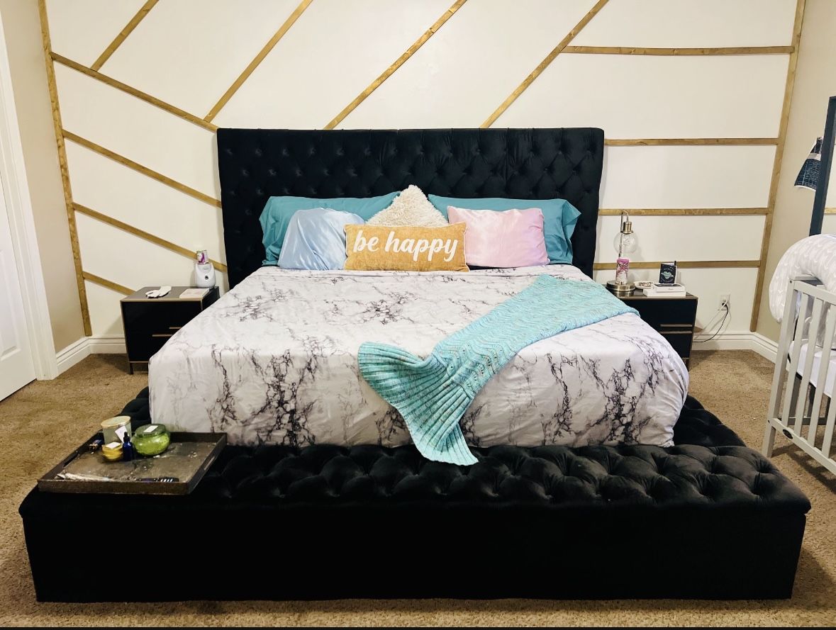 Black King Tufted Storage Bed