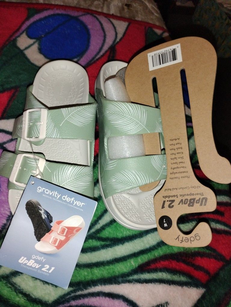  Sandals