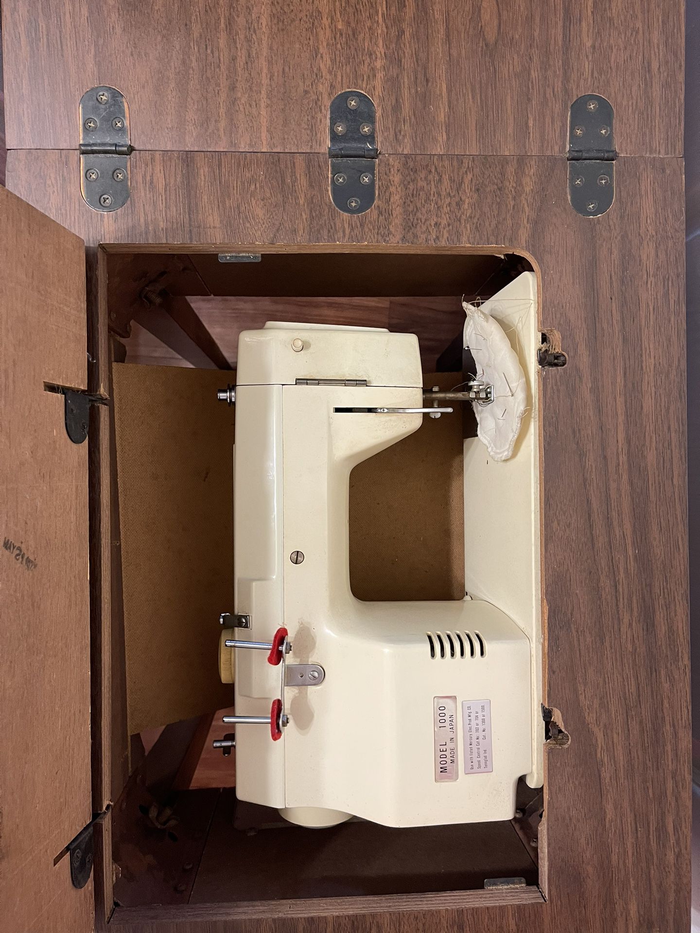 Singer Sewing And Embroidery Machine Model 1000