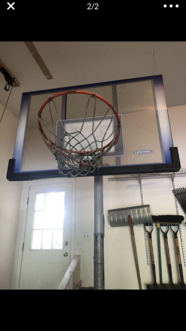 Basketball hoop - adjustable Lifetime 50 inch portable