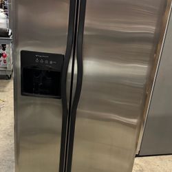 FRIGIDAIRE SIDE BY SIDE USED LIKE NEW