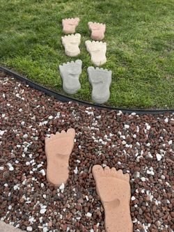 Stepping Stones. (Big Foot) Concrete Stones