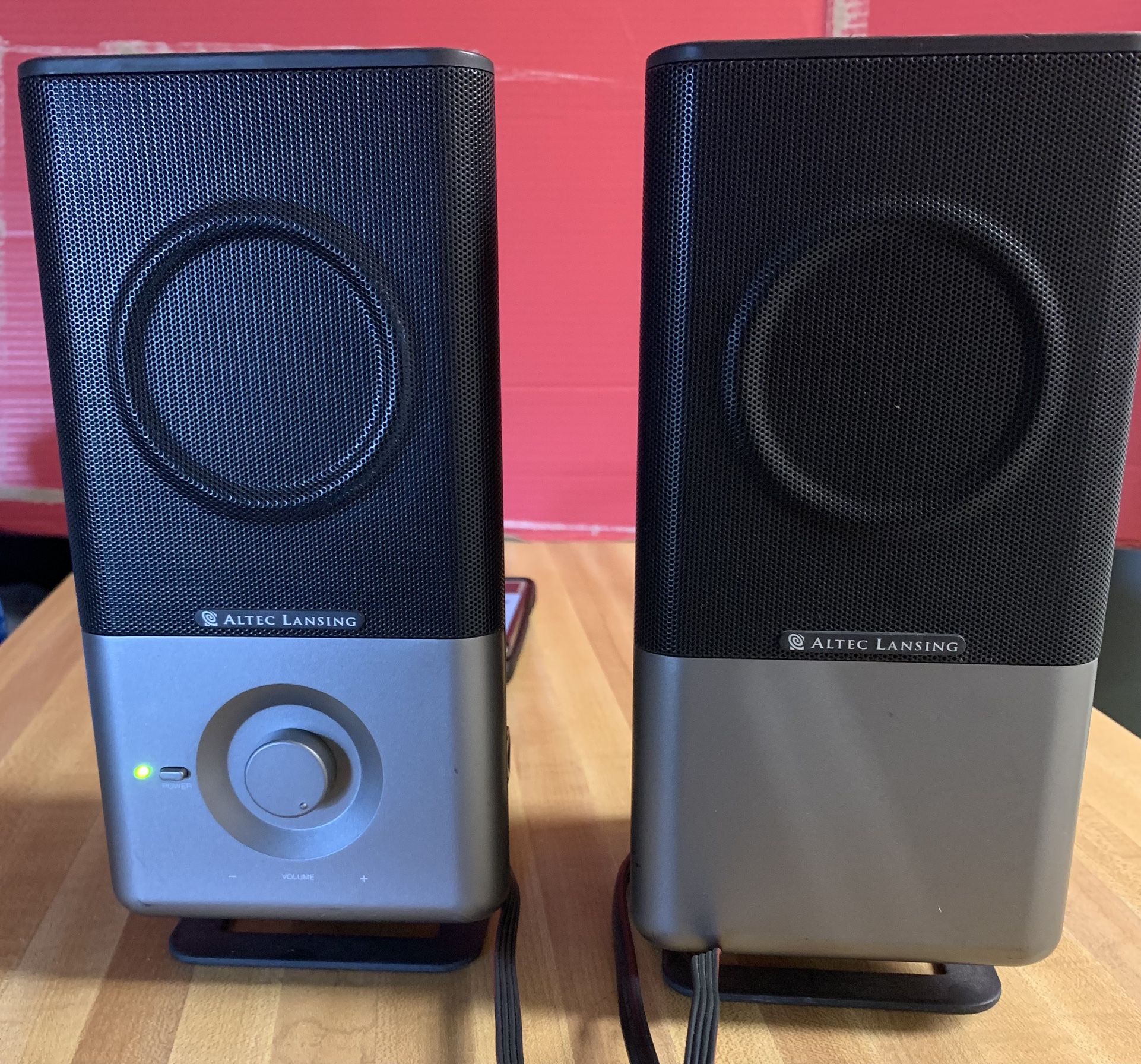 Altec Lansing 220 Stereo Multimedia Amplified Speaker System Tested Works D12