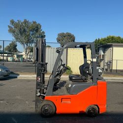 Toyota forklift 2 stages 5000 Lb 