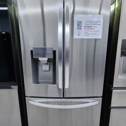 LG STANDARD DEPTH  3 DOOR REFRIGERATOR WITH ICE MAKER 1 YEAR WARRANTY/1 AÑO DE GARANTIA POR ESCRITO 