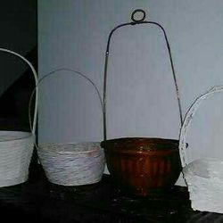 (4) wicker baskets