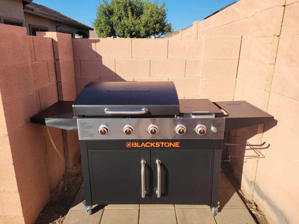 Blackstone Griddle / SOLO Smokeless Firepit