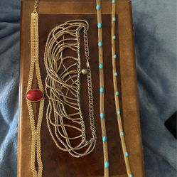 Set Of 2Golden Necklaces 