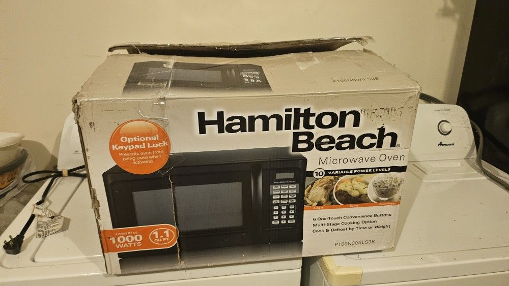 Hamilton Beach 1.1 cu ft 1000W Microwave - Excellent Working Condition