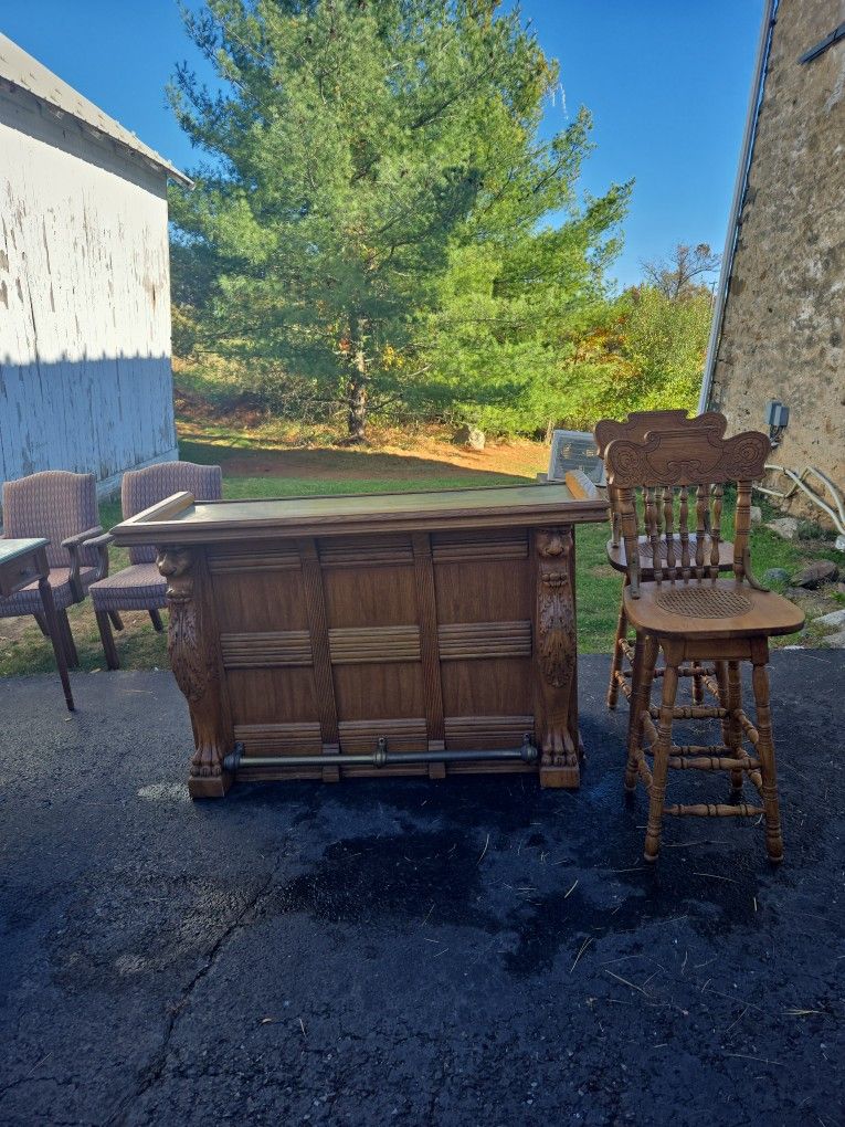 Bar with 2 Chairs