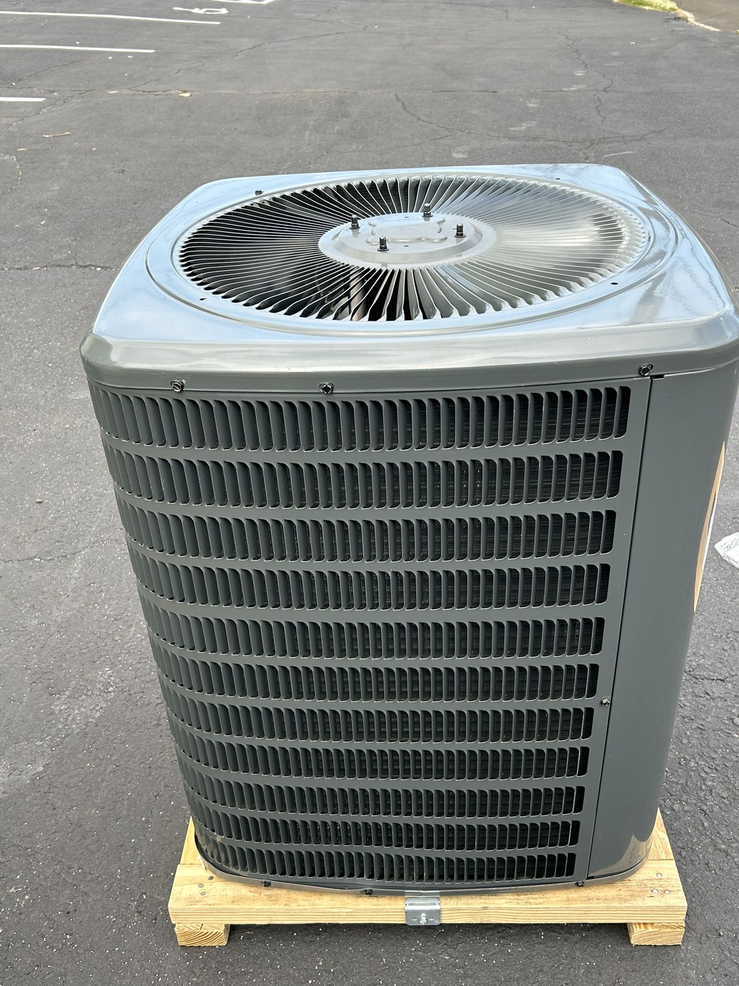 Brand-New 2 1/2 Ton Goodman Condensing Ac Unit.
