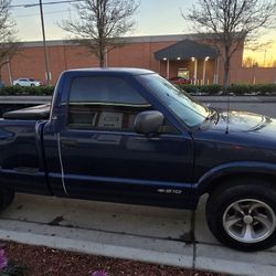 2000 Chevrolet S-10 