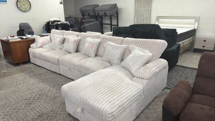 New X-Large sleeper sectional couch / free delivery