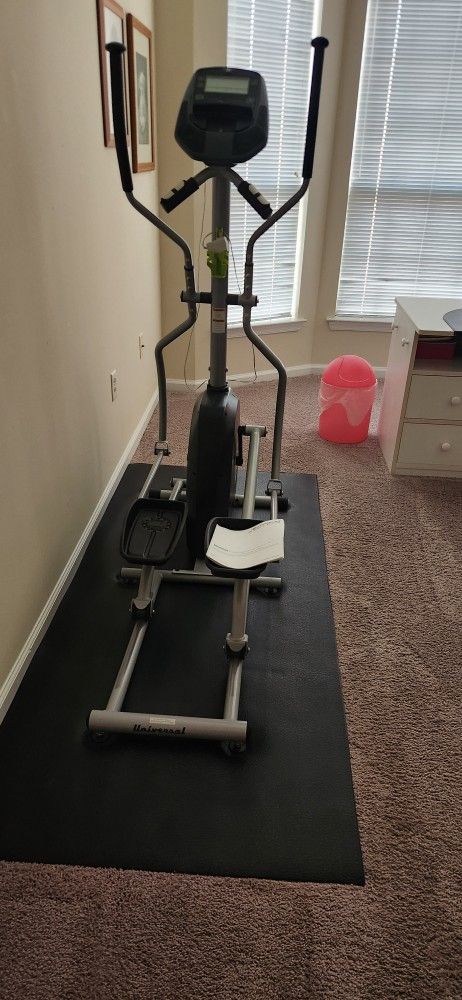 Universal E40 Elliptical trainer