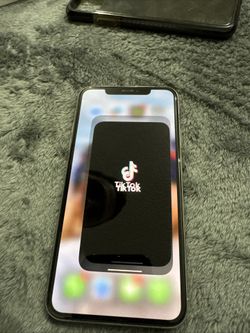 iphone 11 pro max Unlocked with tik tok Installed
