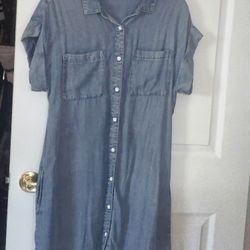 Jean dress sz M from Velvet Heart 4 pockets
Traje de mahon liviano sz M de Velvet Heart, 4 bolsillos