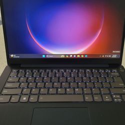 Lenovo IDEAPAD 12th Gen Intel i5 Almost NEW LAPTOP 