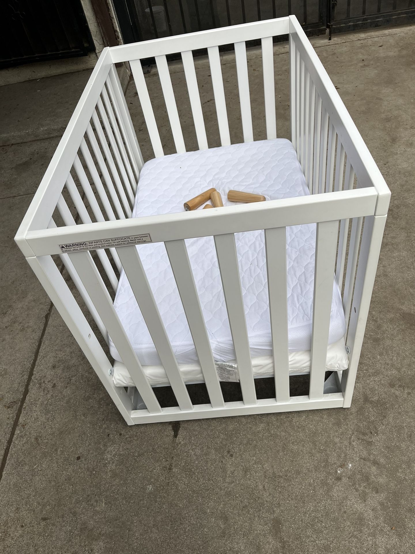 Delta Mini Crib
