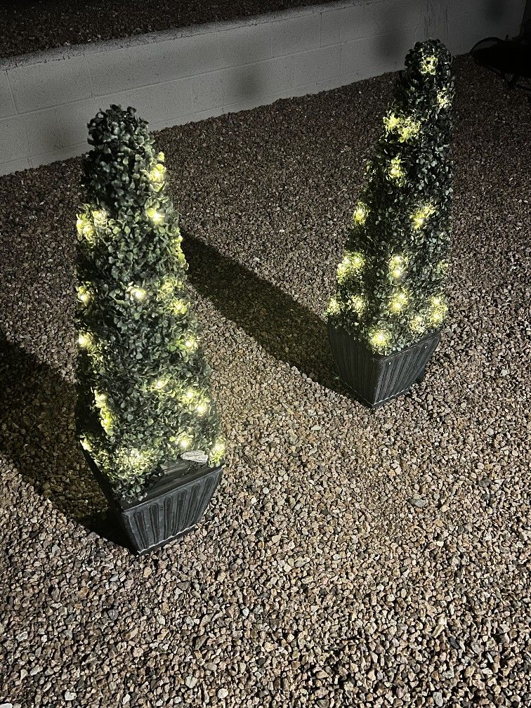 Set of two artificial topiary trees