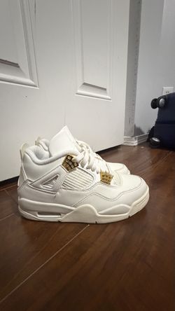 White & Gold Jordan 4 Style Sneakers 🤍✨ (Size 6.5)