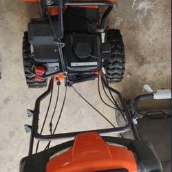 Residential Snow Blowers
HUSQVARNA ST 224