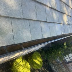 We Cleaning Gutter And Fixed 