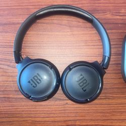 JBL Headphones And Skull Candy Speaker