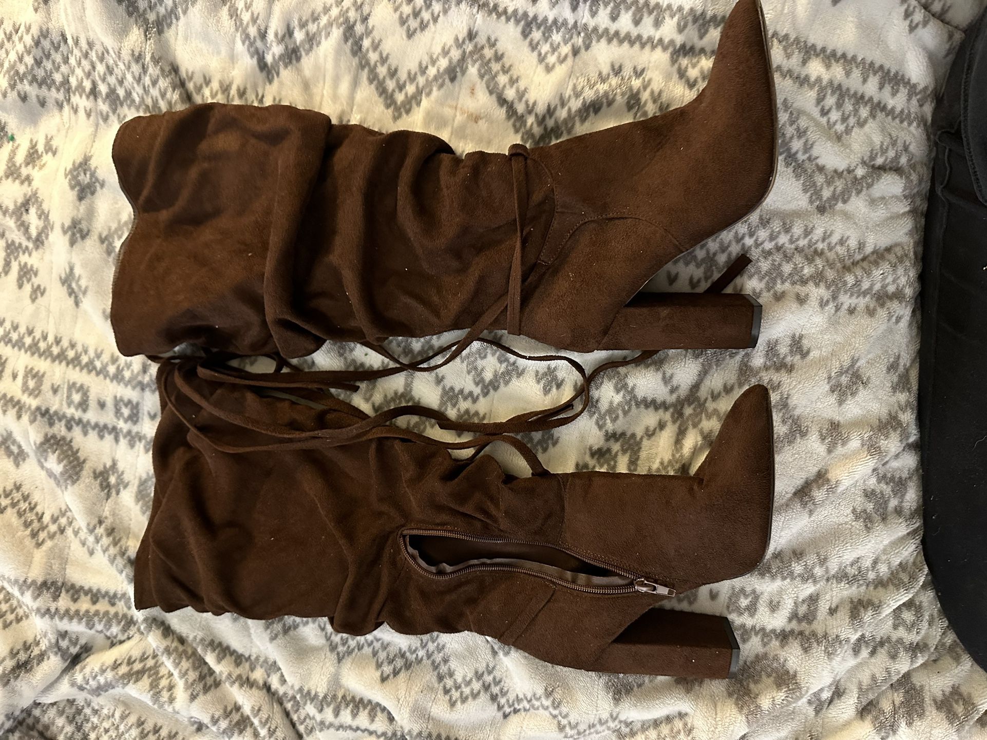 Women’s Shoe - Size 7.5