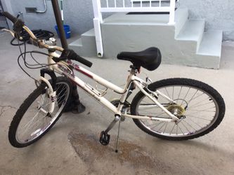 Women’s Diamondback Bicycle